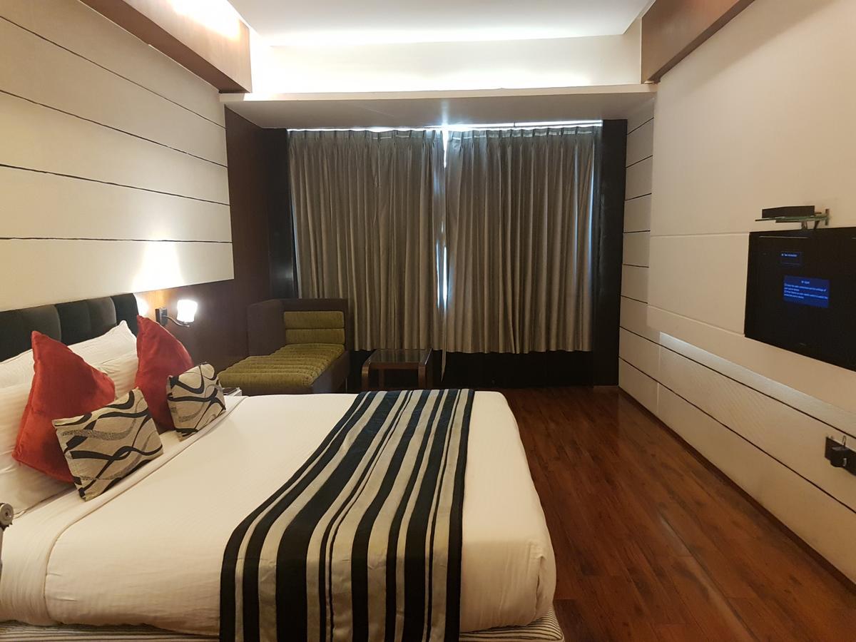 Hotel Gk International Chandīgarh Zewnętrze zdjęcie